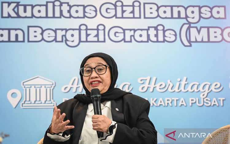 Wakil Kepala Badan Gizi Nasional (BGN) Nanik S. Deyang mengisi Talkshow bertajuk Upaya Meningkatkan Kualitas Gizi Bangsa melalui Makan Bergizi Gratis di Antara Heritage Center (AHC), Pasar Baru, Jakarta, Kamis (23/10/2025). Talkshow yang menghadirkan akademisi, praktisi, dan pemangku kebijakan tersebut untuk mendiskusikan peningkatan kualitas program makan bergizi gratis di Indonesia. ANTARA FOTO/Sulthony Hasanuddin/bar