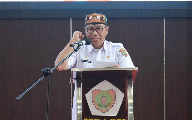 Plt Sekda Provinsi Kalimantan Tengah Leonard S. Ampung memberikan sambutan saat di Poltekkes Kemenkes Palangka Raya. (FOTO: BIRO ADPIM SETDA KALTENG)