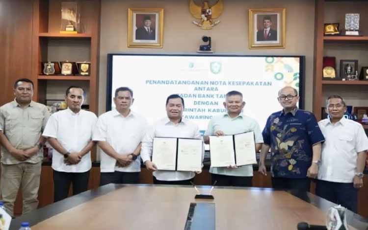 Penandatanganan nota kesepakatan antara Pemerintah Kabupaten Kotawaringin Timur dengan Bank Tanah dilaksanakan di Jakarta, Rabu (5/11/2025). Naskah kerja sama ditandatangani oleh Bupati Halikinnor dan Pelaksana Tugas Kepala Badan Bank Tanah Hakiki Sudrajat. ANTARA/HO-Pemkab Kotim