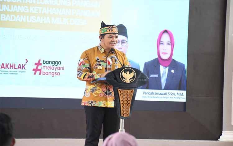 Bupati Pulpis menyampaikan sambutan sekaligus luncurkan program Sepulang desa, kamis, 6 November 2025.( FOTO : RETHA)