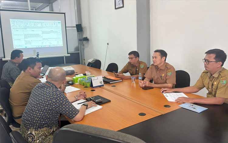 Rapat rekonsiliasi data kepesertaan BPJS Kesehatan di Tamiang Layang, Senin, 11 November 2025. (FOTO: AGUSTINUS BOLE MALO)