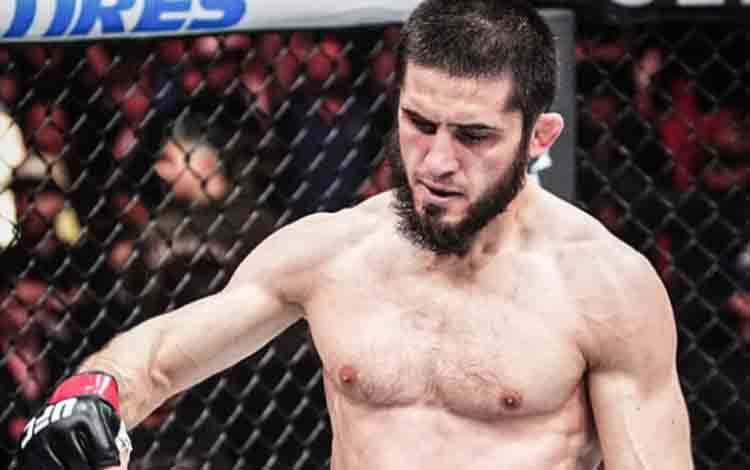 Petarung MMA Islam Makhachev merasa tertantang terhadap Ilia Topuria yang melampauinya sebagai peringkat pound-for-pound nomor satu UFC. (Akun Instagram Islam Makhachev @islam_makhachev)