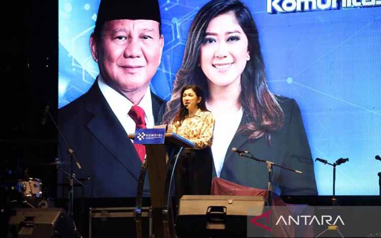 Dirjen Komunikasi Publik dan Media Kementerian Komunikasi dan Digital (Komdigi) Fifi Aleyda Yahya memberikan sambutan saat penutupan KIMFest 2025 di Lapangan Ahmad Yani Kota Tangerang, Sabtu. ANTARA/Irfan