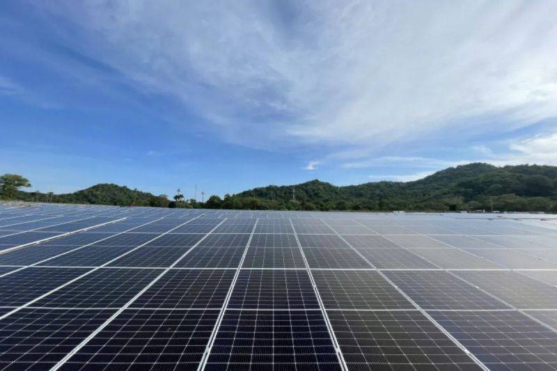 Medco Power Solar Sumbawa dan Amman Mineral Nusa Tenggara (AMNT) mengembangkan Pembangkit Listrik Tenaga Surya PV berkapasitas 26 MWp di pertambangan Batu Hijau, Nusa Tenggara Barat sebagai tambang tembaga dan emas terbesar kedua di Indonesia. (ANTARA/HO-MedcoEnergi.)