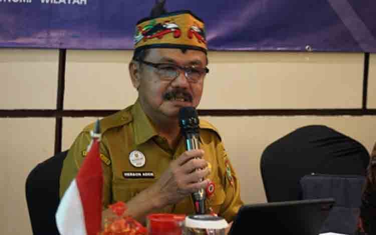 Plt. Asisten Pemerintahan dan Kesra Setda Prov. Kalteng Herson B. Aden saat menyampaikan paparannya. (FOTO:ARL)