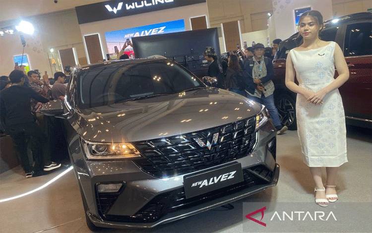 Tampilan dari Wuling New Alvez yafn meluncur di GJAW 2025. (ANTARA/Chairul Rohman)