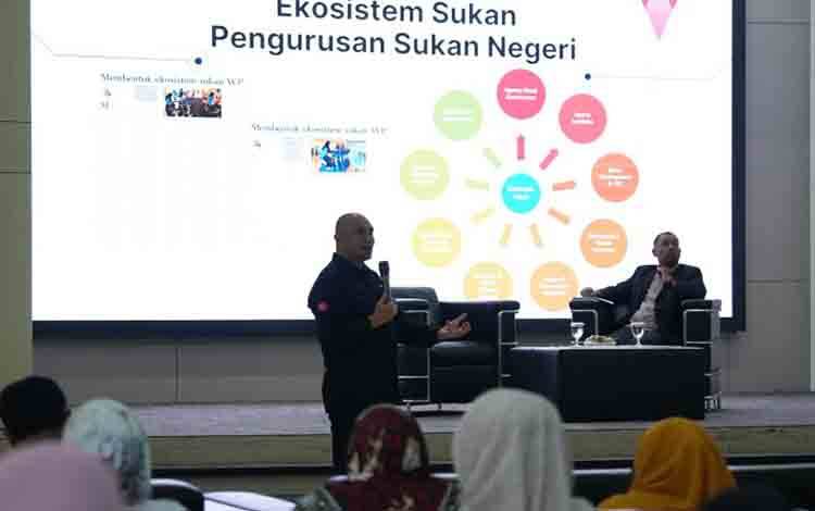 Menteri Kedutaan (Pendidikan) Education Malaysia Indonesia (EMI) Kedutaan Besar Malaysia di Jakarta, Dr. Hasnul Faizal Bin Hushin Amri memberikan Kuliah Umum di Universitas Syiah Kuala, Jumat (21/11). ANTARA/HO-Humas USK