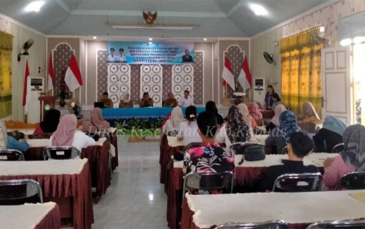 Pelatihan Keamanan Pangan Siap Saji bagi Pengelola, Penanggung Jawab, dan Penjamah Makanan yang berlangsung di Aula Kementerian Agama Kuala Kapuas, Selasa, 25 November 2025. (FOTO: Dinkes Kps)