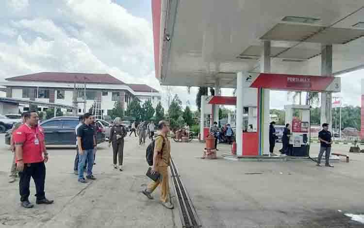 Tim gabungan melakukan sidak di SPBU 64.737.02 Longkang kabupaten Barito timur terkait kelangkaan BBM, Selasa, 25 November 2025. (FOTO: IST)
