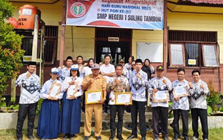 Peringatan Hari Guru Nasional dan HUT ke-80 PGRI di SMPN 1 Suling Tambun. (FOTO: IST)