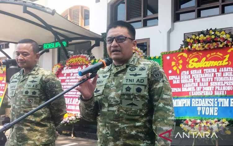 Kadispenad Kolonel (Inf) Donny Pramono di Mabes AD, Jakarta Pusat, Jumat (31/10/2025). ANTARA/Walda Marison/am.