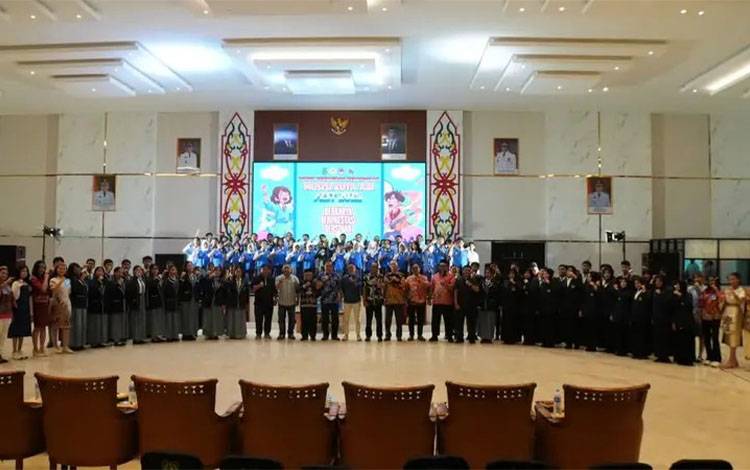Malam Penganugerahan Lomba Paduan Suara dan Vocal Solo Tingkat Pelajar Kota Air Fest 2025 di Hall Rujab Bupati Kapuas, Jumat, 28 November 2025. (FOTO: Diskominfo Kps)