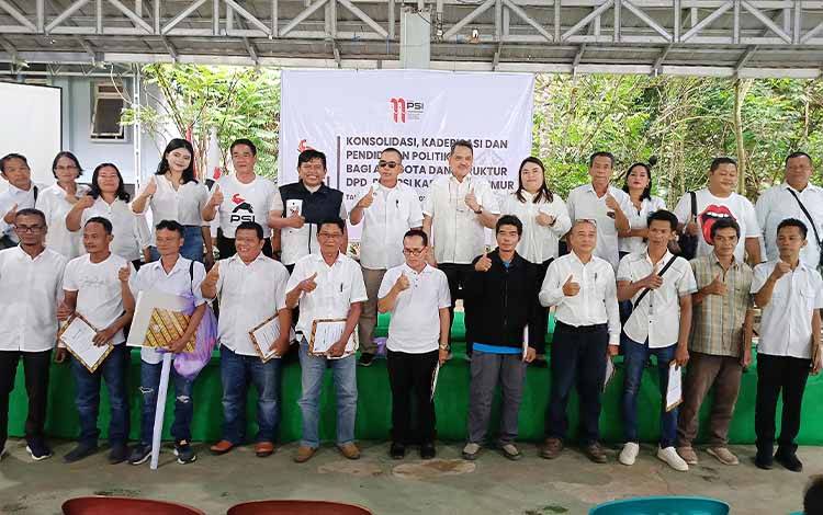 Konsolidasi, kaderisasi dan pendidikan politik bagi pengurus DPD dan DPC Partai Solidaritas Indonesia (PSI) di Desa Sumur, Kabupaten Barito Timur, Sabtu, 29 November 2025. (FOTO: AGUSTINUS BOLE MALO)