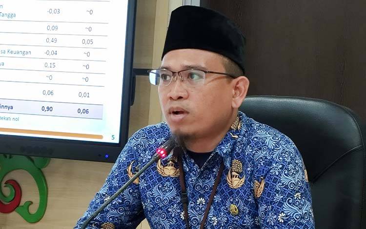 Ketua Tim Statistik Distribusi BPS Provinsi Kalimantan Tengah, M Taufiqurrahman dalam penyampaian berita resmi statistik pada Senin, 1 Desember 2025. (FOTO: TESTI PRISCILLA)