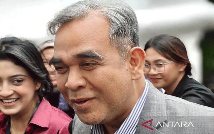 Ketua MPR RI Ahmad Muzani menjawab pertanyaan wartawan saat ditemui selepas bertemu Presiden Prabowo Subianto di Istana Kepresidenan RI, Jakarta, Selasa (2/12/2025). ANTARA/Andi Firdaus.