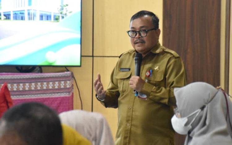 Kepala Disdukcapil Kapuas, Yanmarto. (FOTO: Diskominfo Kps)