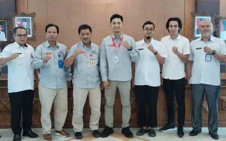 Pembukaan sosialisasi platform SIGAPTEL yang dirancang untuk mengintegrasikan pemetaan infrastruktur telekomunikasi, data lintas pemangku kepentingan, pemantauan kualitas layanan secara real time, hingga evaluasi efektivitas anggaran, Rabu, 3 Desember 2025. (FOTO: AGUSTINUS BOLE MALO)