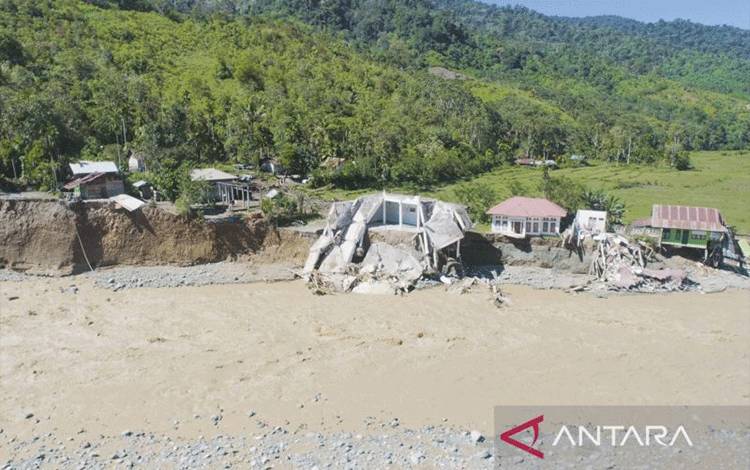 Kondisi permukiman warga di Kecamatan Beutong Ateuh Banggalang, Kabupaten Nagan Raya, Provinsi Aceh, rusak parah akibat terjangan banjir bandang pada Rabu (26/11/2025) lalu. Hingga Kamis (4/12/2025) sebanyak 1.087 unit rumah masyarakat di Nagan Raya rusak akibat bencana alam banjir bandang. ANTARA/HO-BPBD Nagan Raya