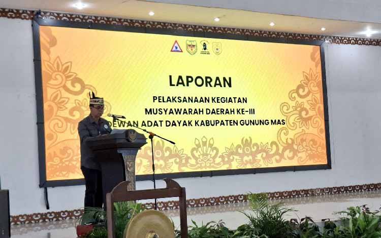 Ketua Panitia Musda III DAD Kabupaten Gunung Mas Helie Gaman, Kamis, 10 Desember 2025. (FOTO: RISKA YULYANA)