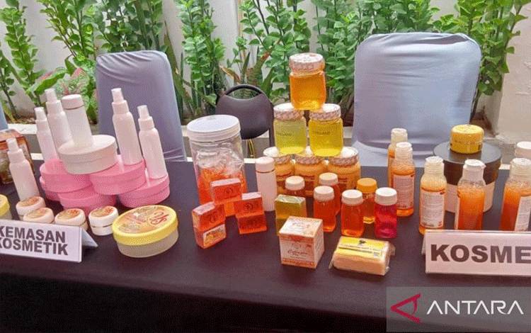 Ilustrasi aneka produk kosmetik. ANTARA/ Suriani Mappong