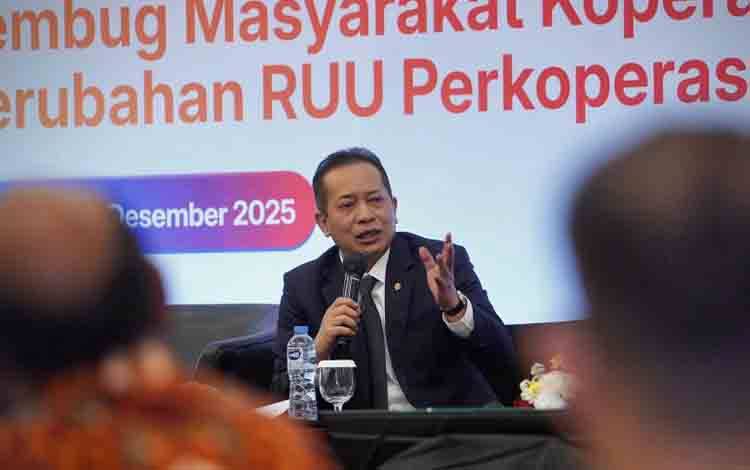 Menteri Koperasi Ferry Juliantono berbicara dalam Symposium II Koperasi Indonesia di Jakarta, Rabu (17/12/2025). (ANTARA/HO-Kemenkop)