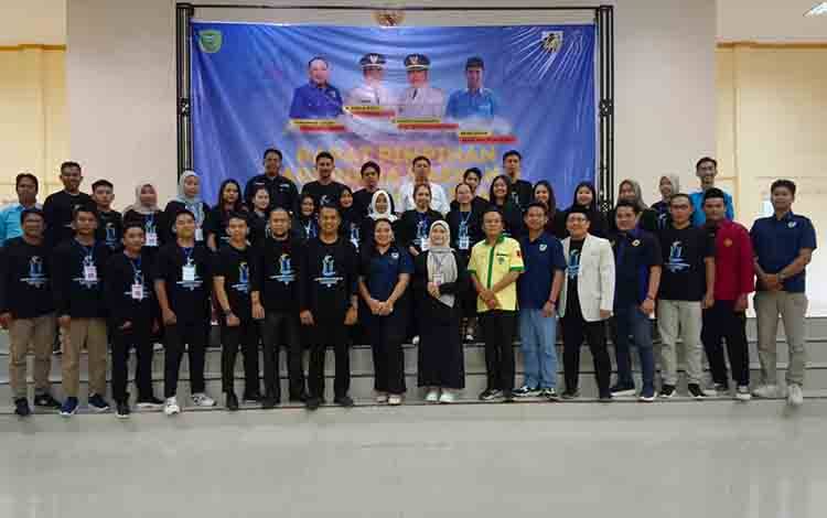 Ketua KPNI Pulpis demisioner foto bersama usai pemilihan ketua baru KNPI Pulpis, Rabu, 17 Desember 2025. (FOTO: RETHA)