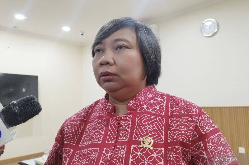Ketua Komnas HAM Anis Hidayah saat wawancara di Kantor Komnas HAM, Jakarta, Senin (22/12/2025). ANTARA/Bagus Ahmad Rizaldi