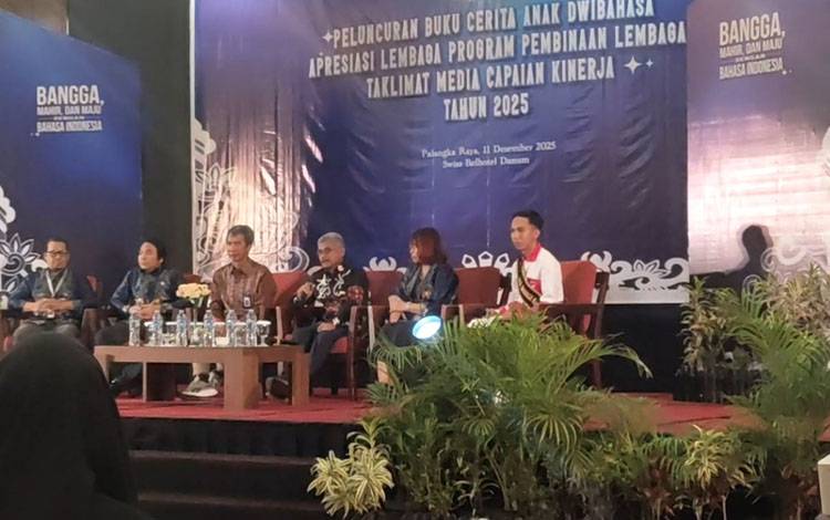 Gelar wicara terkait peluncuran buku cerita anak dwibahasa di Kalteng. (FOTO: TESTI PRISCILLA)