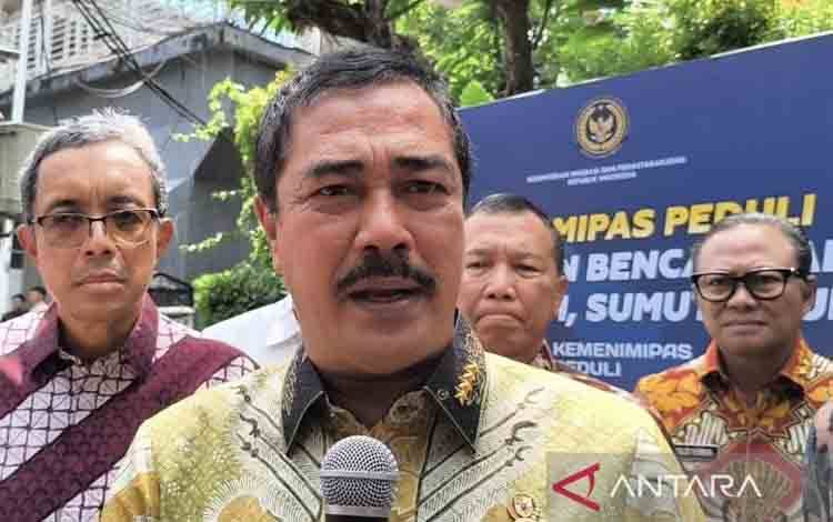 Menteri Imigrasi dan Pemasyarakatan (Imipas) Agus Andrianto menjawab pertanyaan wartawan di Kantor Kemenimipas, Jakarta, Jumat (5/12/2025). (ANTARA/Fath Putra Mulya)