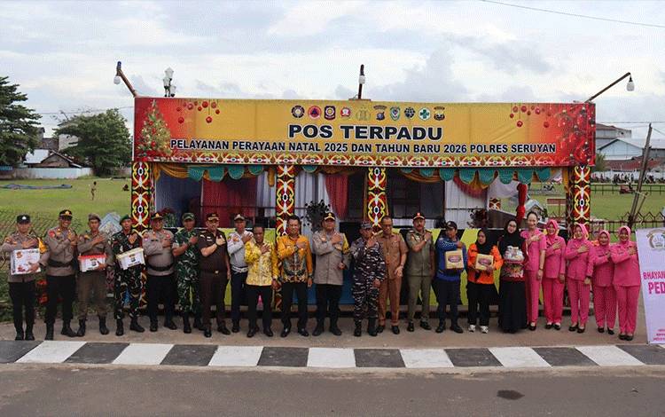 Bupati Seruyan Ahmad Selanorwanda bersama Forkopimda Seruyan saat meninjau Pos Terpadu Pelayanan Perayaan Natal 2025 dan Tahun Baru 2026 Polres Seruyan. (Foto : Ist)