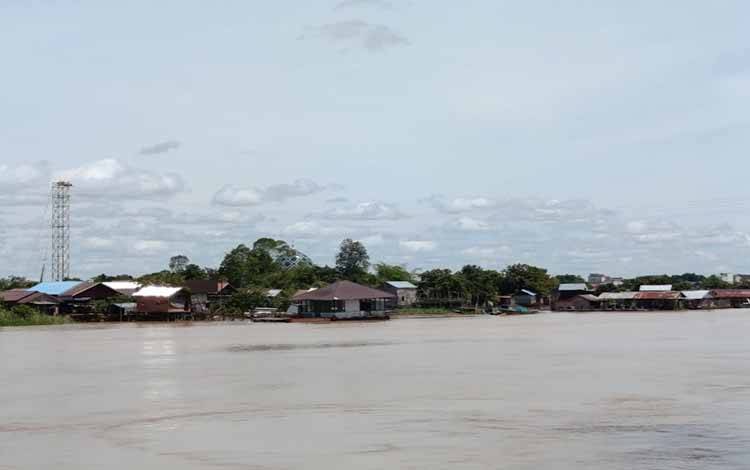 Rumah masyarakat di bantaran sungai Kahayan jadi rancangan Waterfront City (Foto:MARINI)