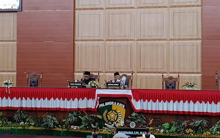 Ketua DPRD Palangka Raya, Subandi saat memimpin rapat paripurna Ke-5 Masa Persidangan II Tahun Sidang 2025/2026 yang digelar pada Kamis, 15 Januari 2026, di Ruang Sidang Paripurna DPRD Kota Palangka Raya(Foto:MARINI)