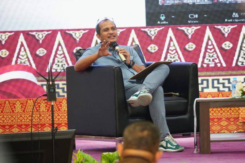 Wamenkum Eddy Hiariej dalam kegiatan sosialisasi Kitab Undang-Undang Hukum Pidana (KUHP) baru di Palembang, Sumatera Selatan, Rabu (16/1/2025). (ANTARA/HO-Kementerian Hukum RI)