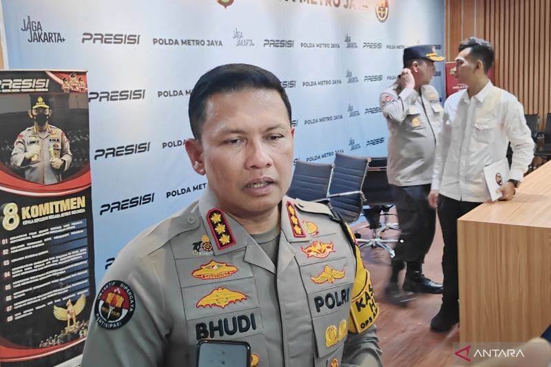 Kabid Humas Polda Metro Jaya, Kombes Pol Budi Hermanto saat ditemui di Polda Metro Jaya, Senin (8/12/2025). ANTARA/Ilham Kausar