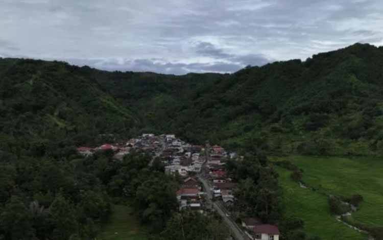Desa Air Terjun, Kecamatan Siulak Kabupaten Kerinci, salah satu desa yang di kelilingi hutan adat sebagai penyangga kawasan TNKS. ANTARA/HO-KKI Warsi