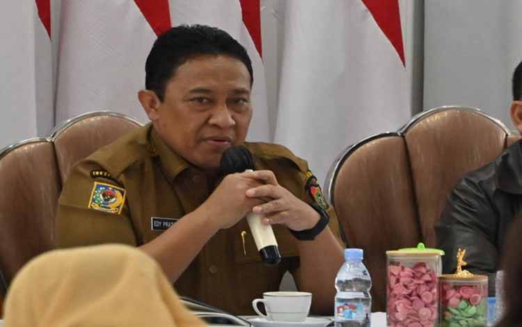 Wakil Gubernur Kalimantan Tengah, Edy Pratowo saat pertemuan bersama kepala OPD di Istana Isen Mulang. (FOTO:BIRO ADPIM SETDA KALTENG)