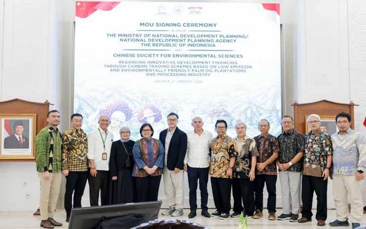 Penandatanganan kerha sama Kementerian Perencanaan Pembangunan Nasional/Badan Perencanaan Pembangunan Nasional (PPN/Bappenas) dan Chinese Society of Environmental Sciences (CSES) dalam pengembangan industri kelapa sawit rendah emisi dan berkelanjutan, Jakarta, Selasa (27/1/2026). ANTARA/HO-Bappenas