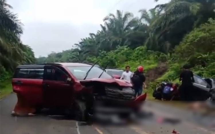 Situasi TKP pasca insiden lakalantas di Jalan Banjarbaru-Batulicin, Kamis, 29 Januari 2026. (FOTO: IST)