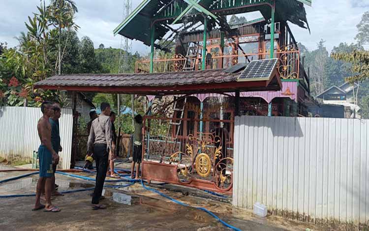 Puing-Puing kebakaran bangunan rumah Desa Tumbang Mangketai, Kecamatan Katingan Hulu, Kabupaten Katingan (Foto:MARINI)