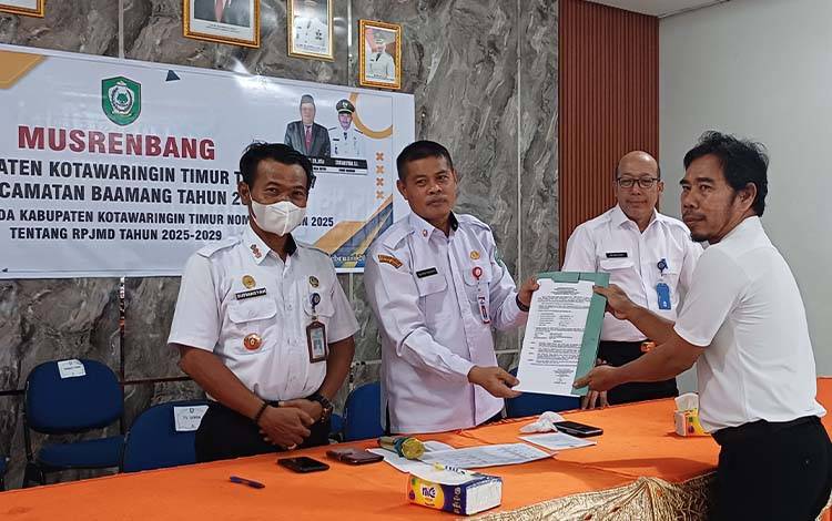 Camat Baamang Sufiansyah saat Musrenbang RKPD 2027, Rabu, 4 Februari 2026. (FOTO: DEWIP)