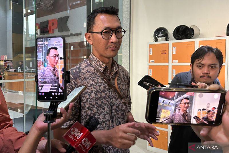 Juru Bicara Komisi Pemberantasan Korupsi Budi Prasetyo memberikan keterangan di Gedung Merah Putih KPK, Jakarta. ANTARA/Rio Feisal