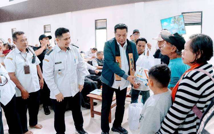 Wakil Bupati Barito Utara Felik Sonadie Y Tingan didampingi Camat Lahei Barat Adi Suwarman menghadiri Musrenbang RKPD Kecamatan Lahei Barat. (Foto: Dhani)