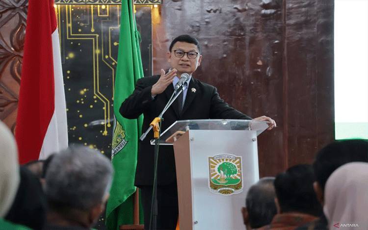 Kepala Badan Pengawas Obat dan Makanan (BPOM) RI Taruna Ikrar memberikan kuliah umum di Universitas Andalas, Jumat (6/2/2026). ANTARA/Muhammad Zulfikar
