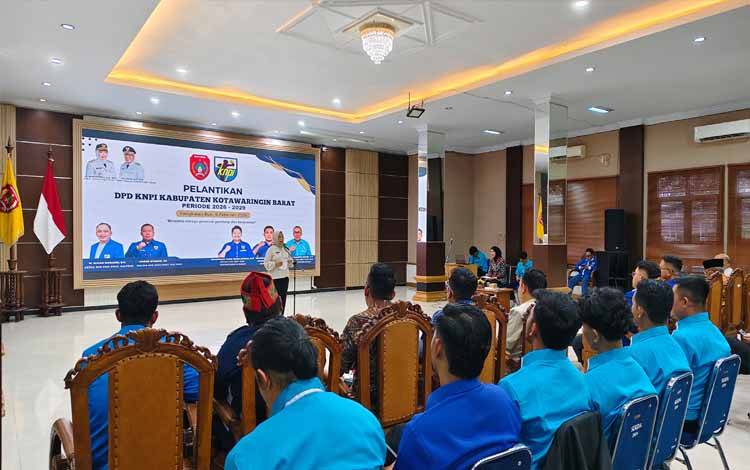 Bupati Kobar Nurhidayah menghadiri pelantikan pengurus DPD KNPI Kobar 2026-2029