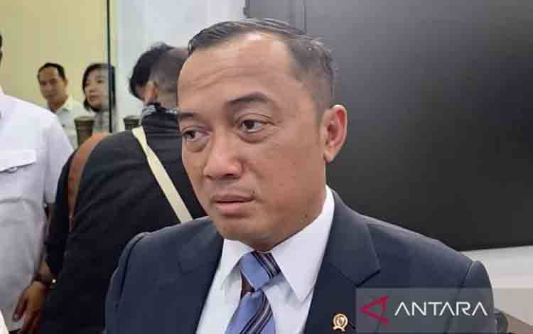 Menteri Sekretaris Negara (Mensesneg) Prasetyo Hadi menjawab pertanyaan wartawan saat dia ditemui di Kompleks Istana Kepresidenan RI, Jakarta, Jumat (6/2/2025). ANTARA/HO-Dokumentasi Pribadi.