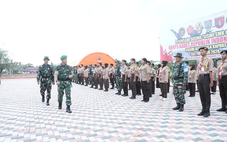 Pembukaan Perjusami Siswa/Siswi SMA dan SMK Korps Kadet Republik Indonesia (KKRI) Kodim 1011/Kuala Kapuas Gelombang IV Tahun 2026 di Lapangan Tembak Parikesit Kodim 1011/Klk, Jalan Kalimantan, Kuala Kapuas, Jumat, 6 Februari 2026. (FOTO: Diskominfo Kps)