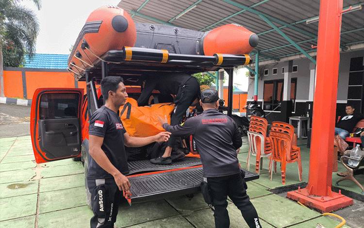 Persiapan Operasi SAR pencarian Asralim pemancing yang dilaporkan hilang di perairan Kecamatan Sampanahan, Kabupaten Kotabaru, Kalimantan Selatan, Rabu, 11 Februari 2026. (FOTO: Basarnas Bjm)