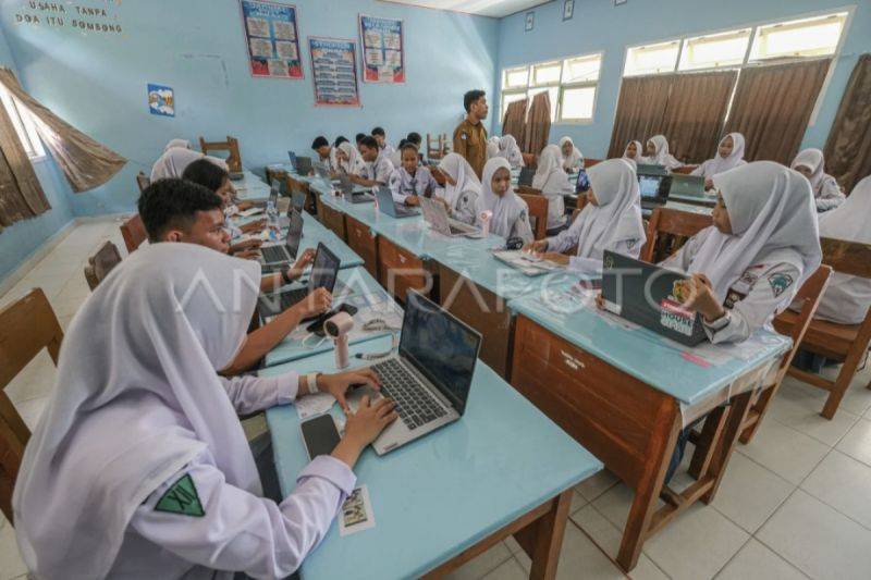 Ilustrasi - Pelajar SMA sederajat. ANTARA/Andry Denisah/nym