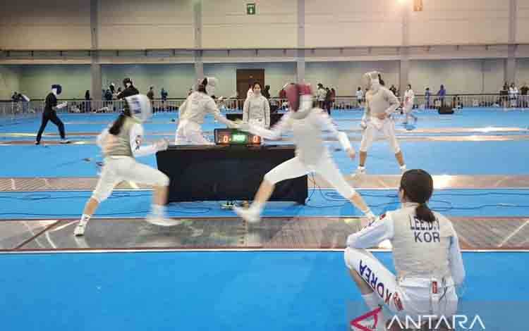 Atlet anggar dari Korea Selatan berlatih di JICC Jakarta untuk Kejuaraan Anggar Asia Kadet dan Junior 2026 atau Asian Cadet and Junior Fenching Championships 2026 yang akan diselenggarakan pada 20 hingga 27 Februari 2026. (ANTARA/Aditya Ramadhan)