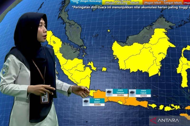 Tangkapan layar - Prakirawan BMKG Medayu Bestari menyampaikan update informasi prakiraan cuaca yang dipantau melalui kanal YouTube BMKG di Jakarta, Minggu (22/2/2026). ANTARA/Tri Meilani Ameliya.